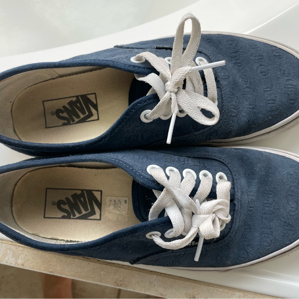 Vans - Picture 2 of 2